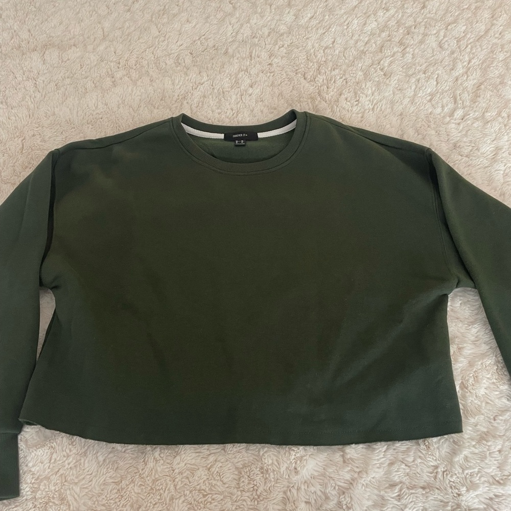 Forever 21 Cropped sweatshirt